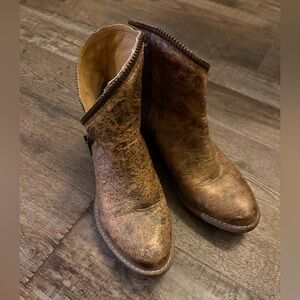 Circle G Distressed Brown Ankle Booties